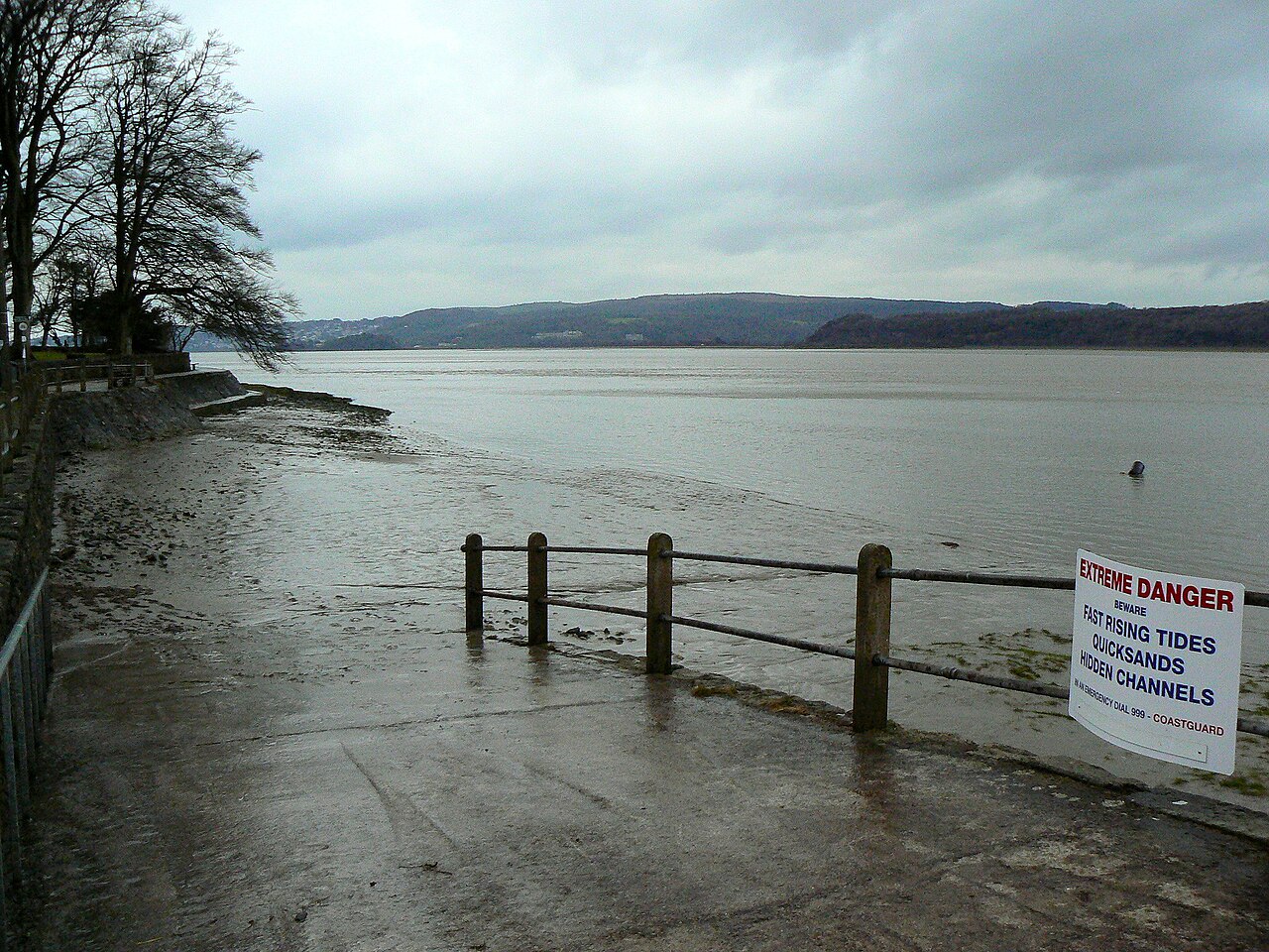 calm nature path (foto: James Allan / CC BY-SA 2.0, Wikimedia Commons)